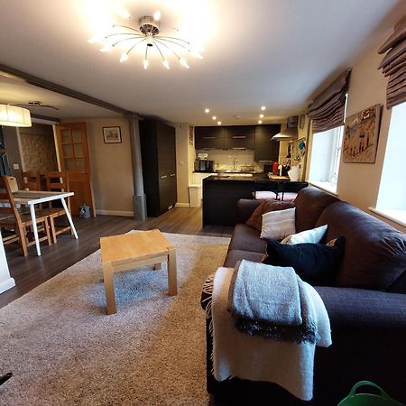 Old Brewery Home With Pool And Gym Access 오크힐 외부 사진