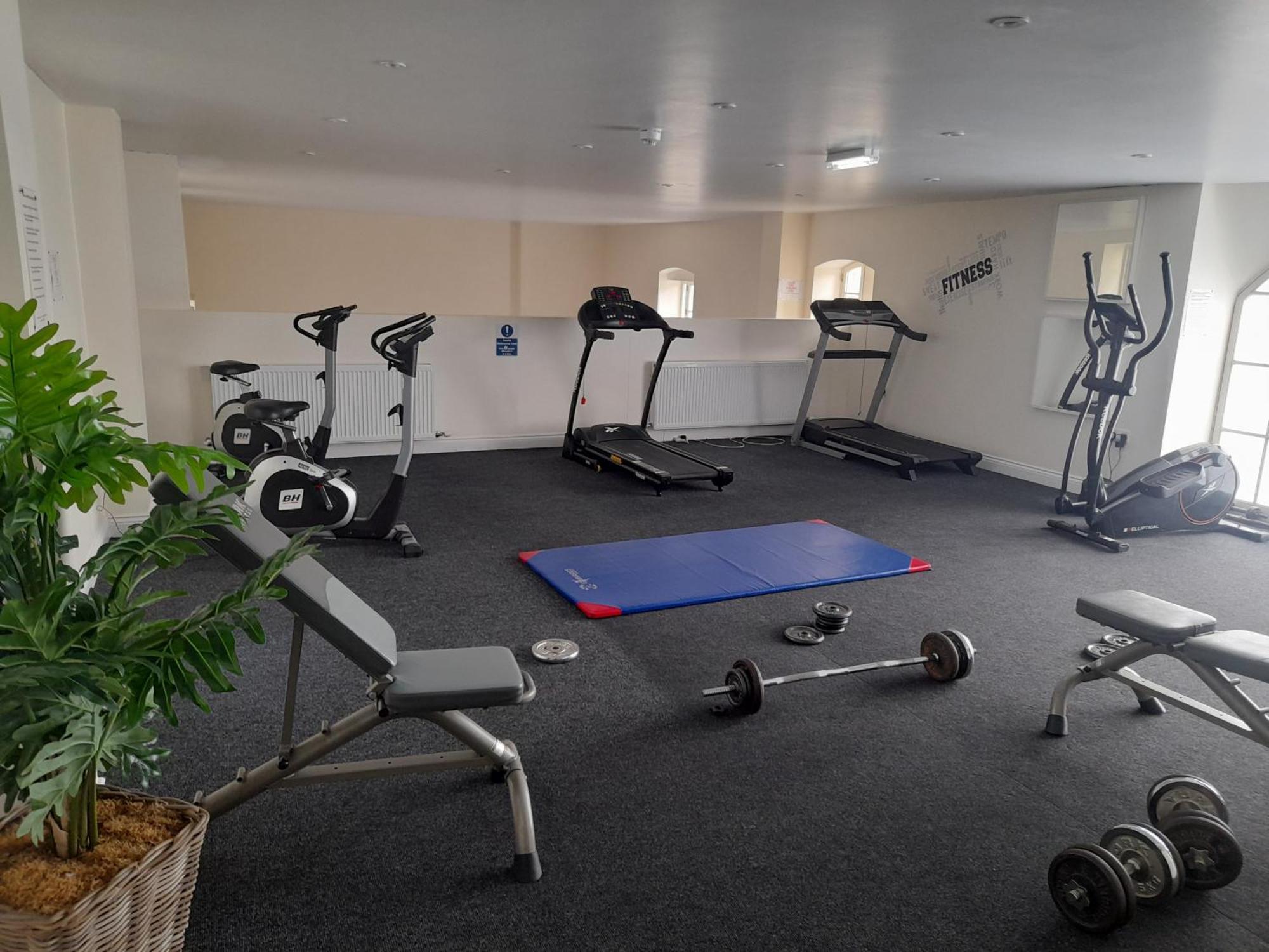 Old Brewery Home With Pool And Gym Access 오크힐 외부 사진